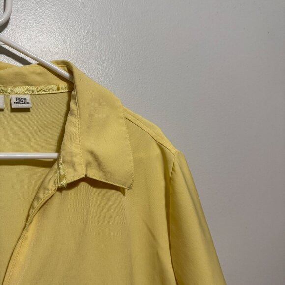 Cato Woman Yellow Short Sleeve Button-Up Blouse Size 22/24W Polyester Spandex - Picture 2 of 6